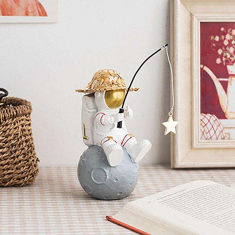 Astronaut Figurines Statue Spaceman with Straw Hat Miniature Home C
