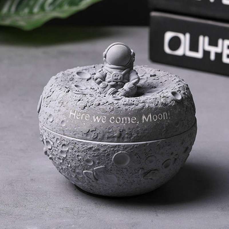 Moon Astronaut Ashtray Creative Anti Fly Ash Household A