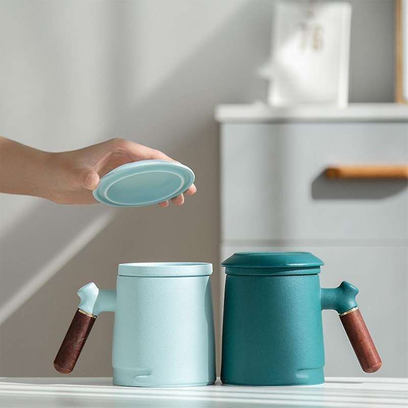 Handmade Ceramic One-piece Filter Tea Cup with Lid Green