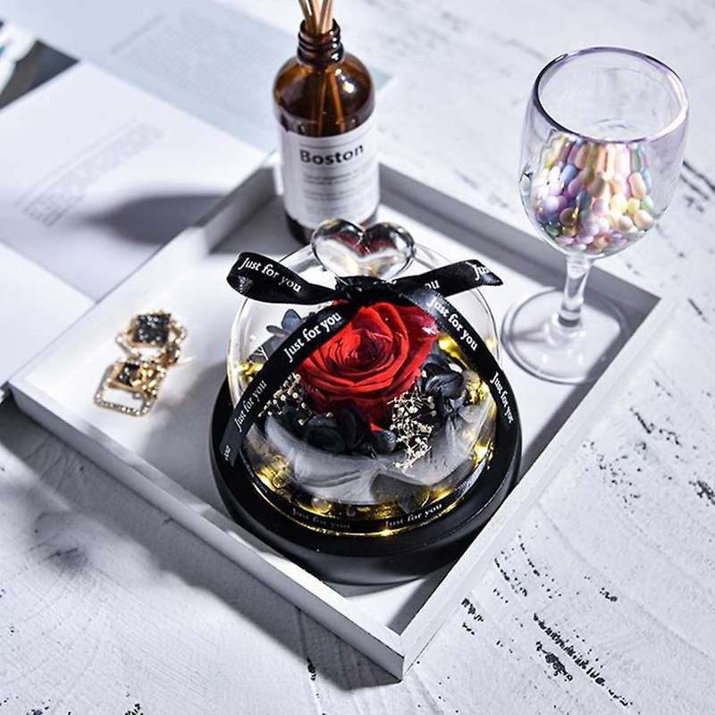 Natural Eternal Flowers Forever Preserved Rose In Glass Dome with Led