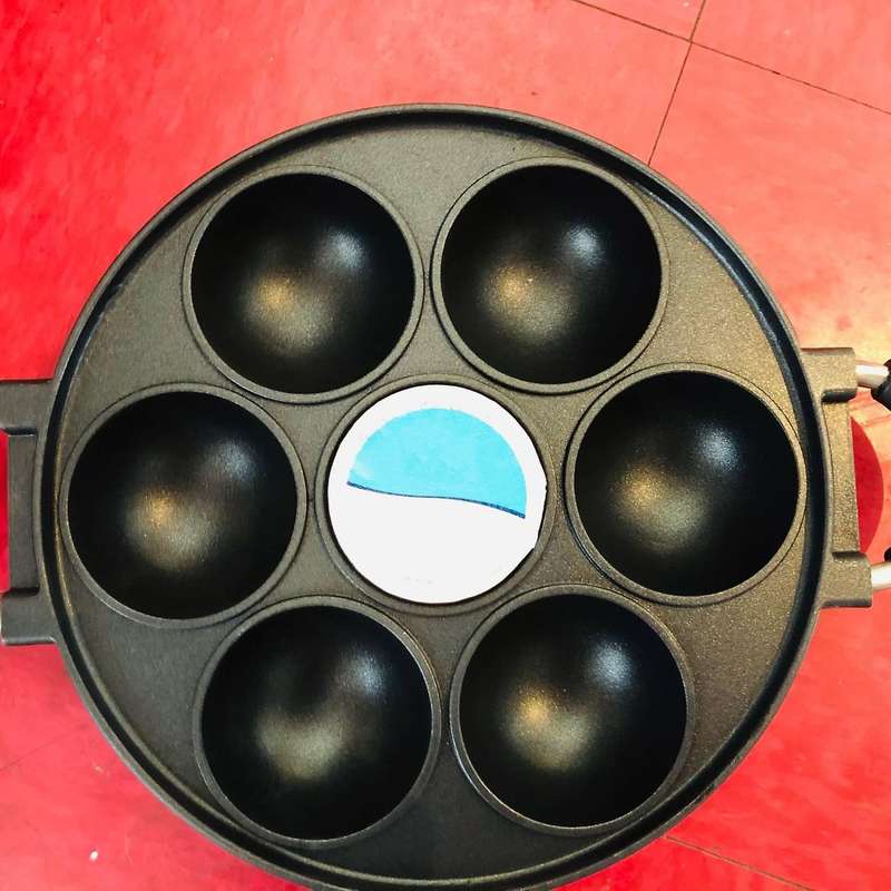 7 Hole Cooking Cake Pan Cast Iron Non-stick Mold Kitchen Cookware