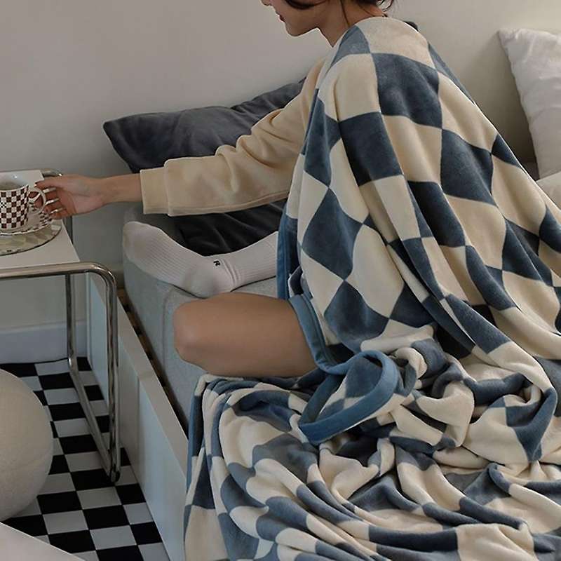 Retro Checkerboard Flannel Blanket Sleeping Four Seasons Cover E