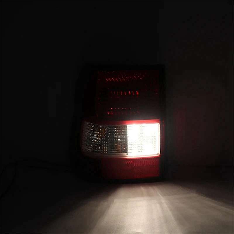 Car Rear Tail Light Taillight Brake Lamp for Montero Io Mini 1998-2007 Mr535073 Mr535074