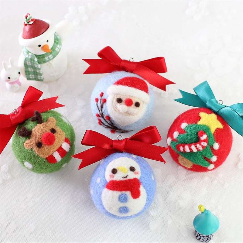 Christmas Keychain Needle Felting Kits for Beginner,Needle Felting Kit,Felt Needles,Foam Pad,Felt Cl
