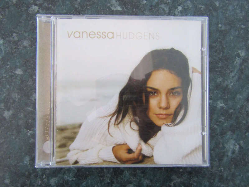 Vanessa Hudgens  V (CD)