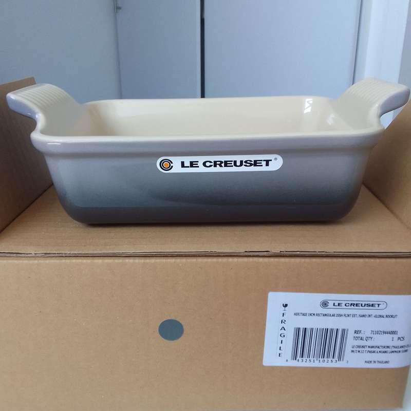 Le Creuset Stoneware range - 19CM Rectangle Square Dish