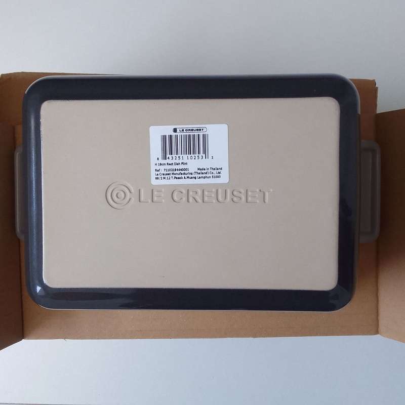 Le Creuset Stoneware range - 19CM Rectangle Square Dish
