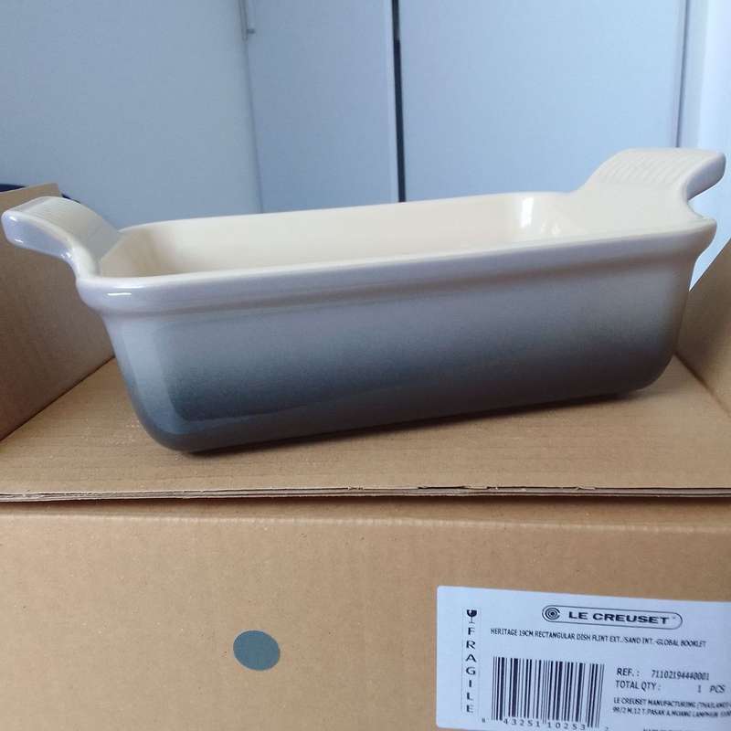 Le Creuset Stoneware range - 19CM Rectangle Square Dish