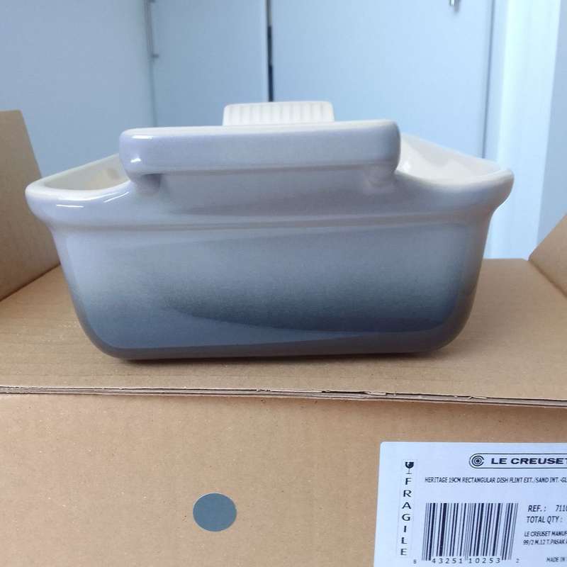 Le Creuset Stoneware range - 19CM Rectangle Square Dish