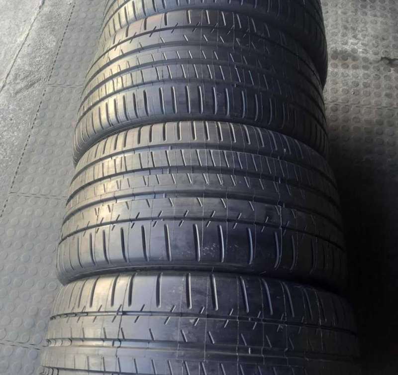 265/40/18 Michelin Pilot Super Sport.