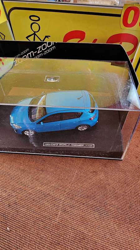 Mazda 3 Zoom Zoom (1:43) World Premier addition (Autoart)