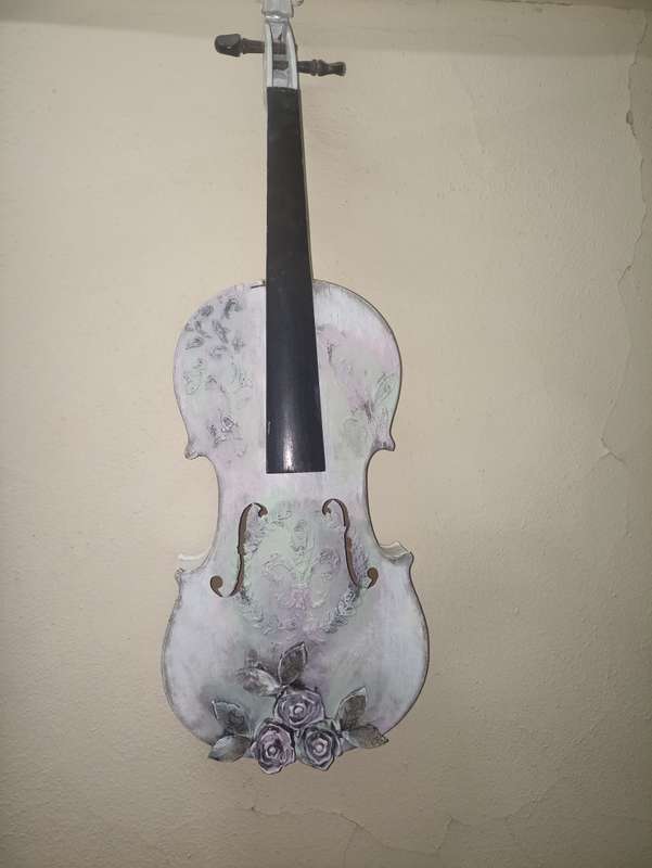 Decorated violin