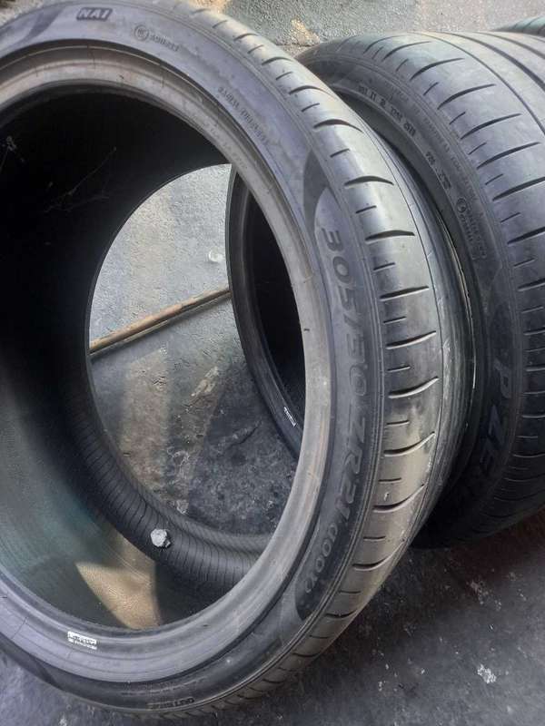 315/30/21 Pirelli Pzero. 80% Life