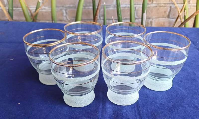 6 x Small vintage glasses