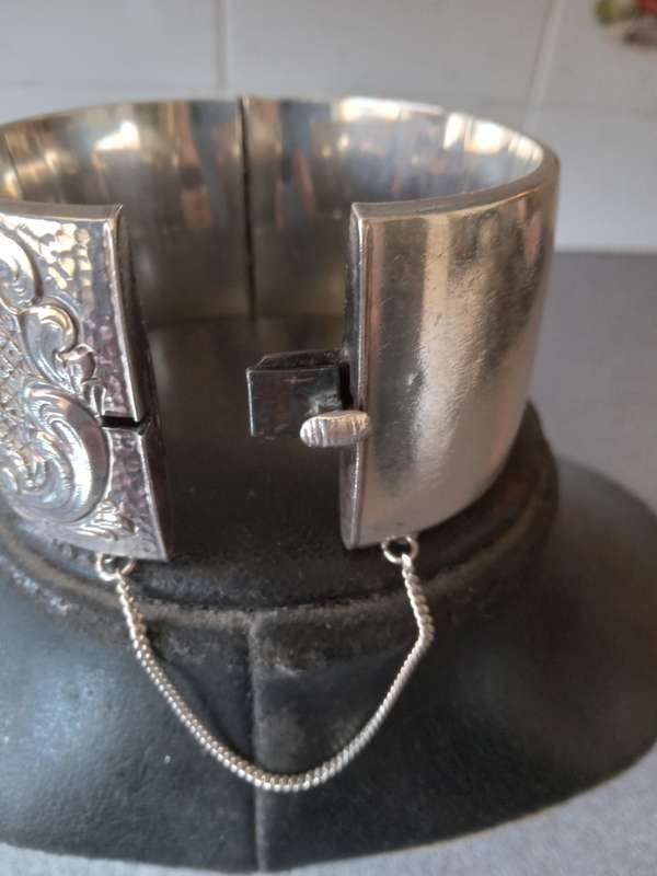 Large Vintage Hallmarked Silver Hinge Bangle