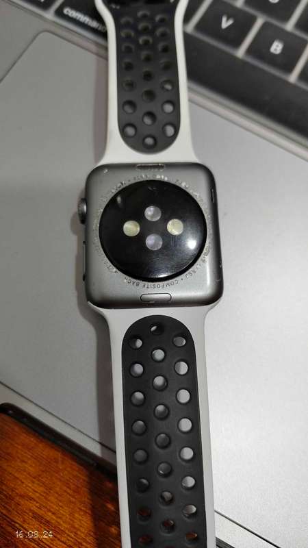 Apple Watch series 7000(1st gen) 42mm Space grey (Pre owned)