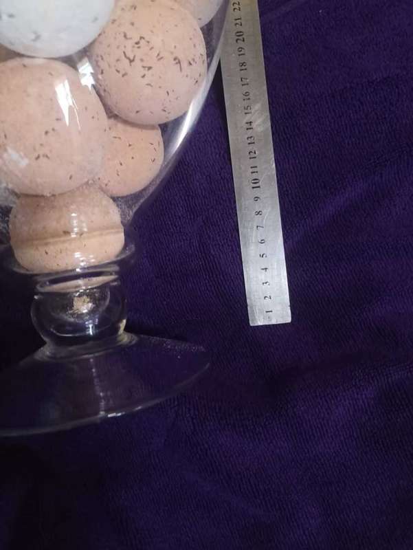 Wow  glass container with bath balls