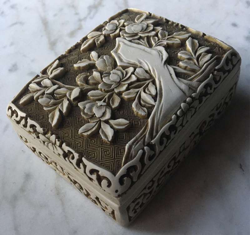 Vintage Chinese Cinnabar jewellery box