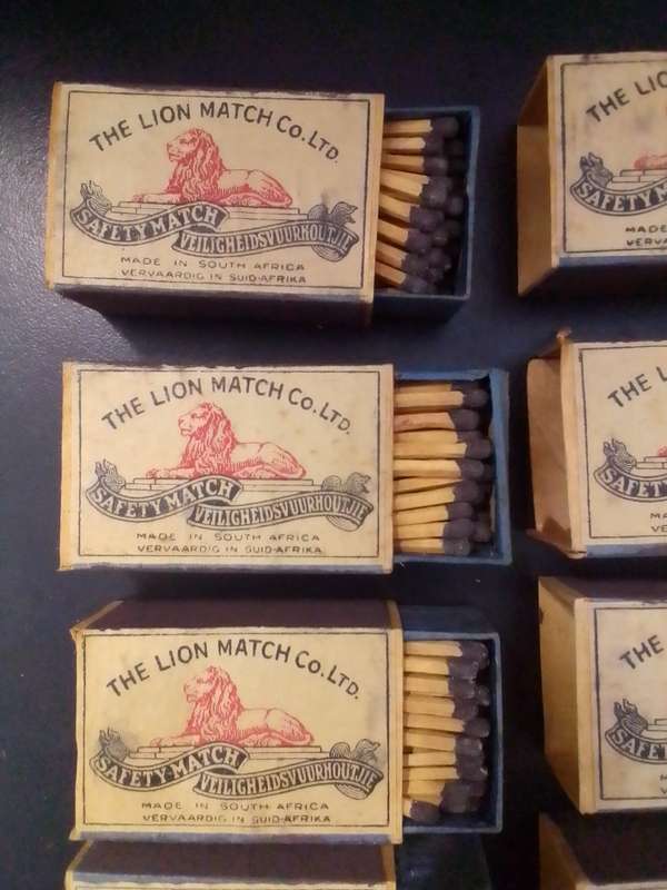 VINTAGE LION MATCH COLLECTION