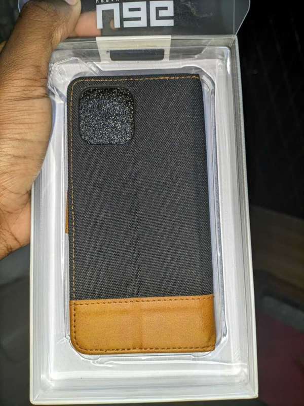 iPhone 12 Carrying Case