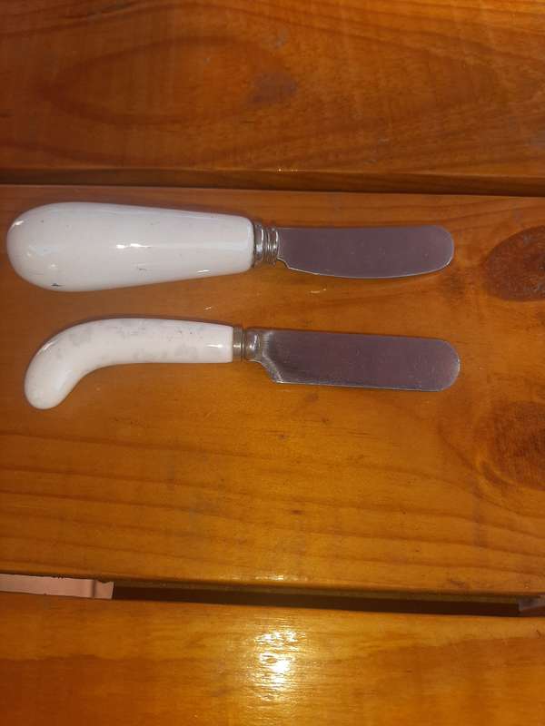 2 x butter knives