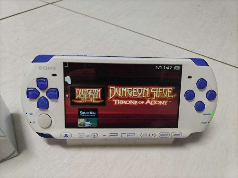 PSP 3000 limited edition JAPAN ONLY white on blue