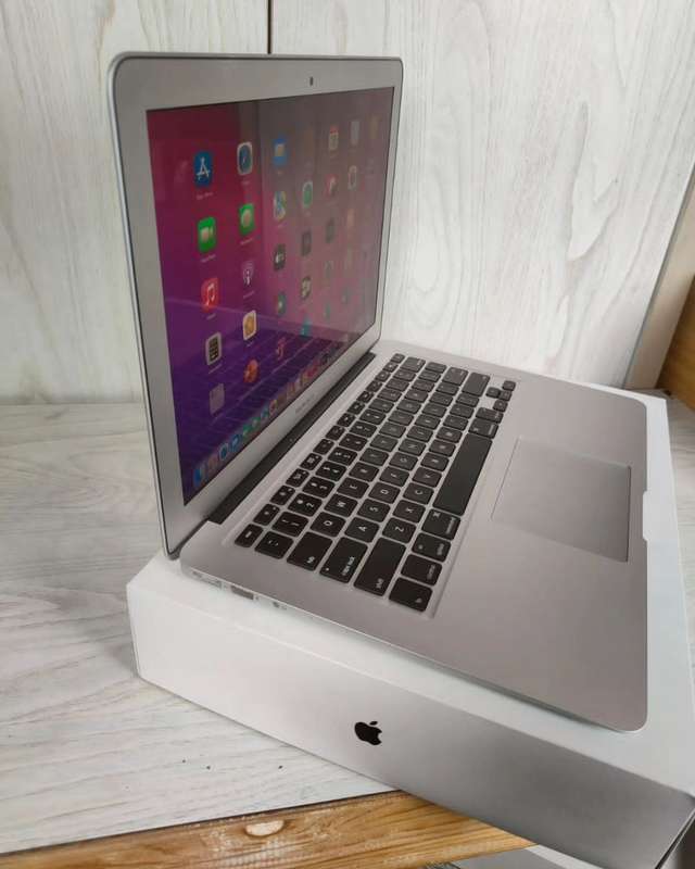 Special Offer  MacBook Air (13-inch, Early 2017) Core I5 8GB RAM, 256GB SSD Storage