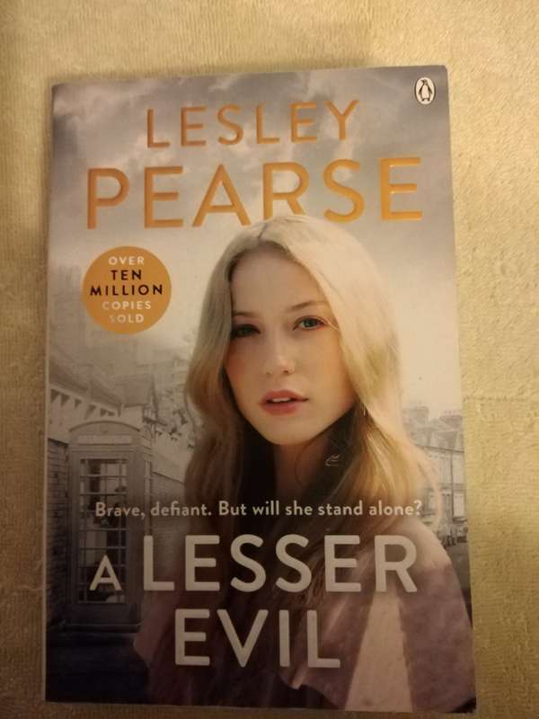 Lesley Pearse  A LESSER EVIL