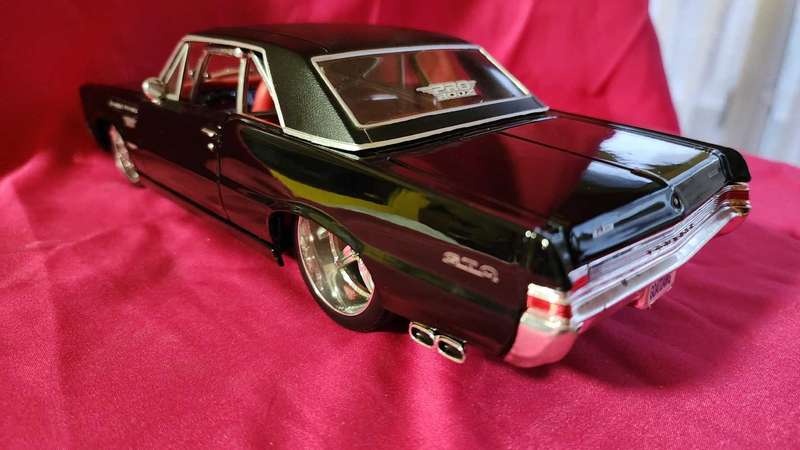 Pontiac GTO ( Corvette Engine ) 1:18