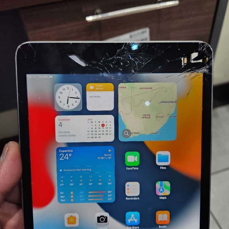 iPad mini 4 128GB wifi only Space gray (Cracked Touch)[Pre owned]