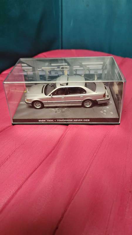 BMW 750 iL Die-Cast Model James Bond