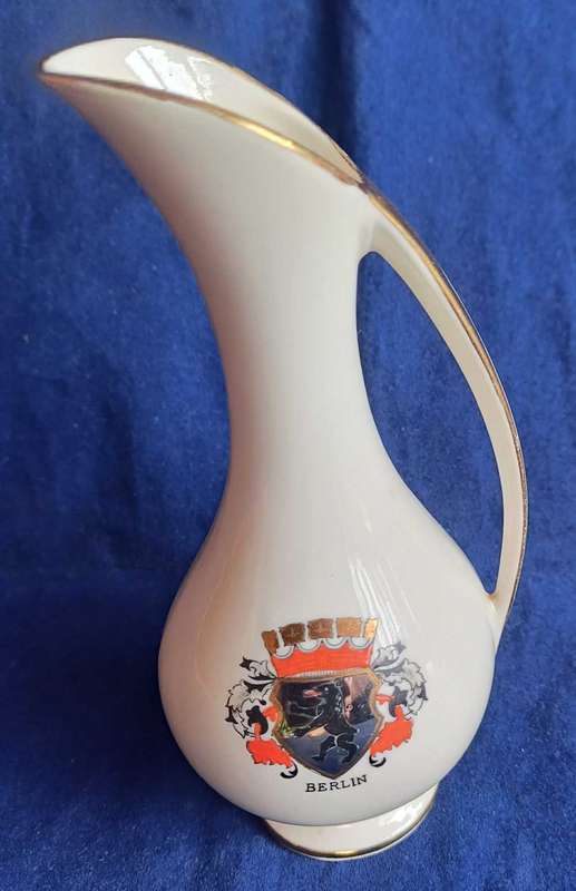 Vintage Kronach Bavaria Berlin vase