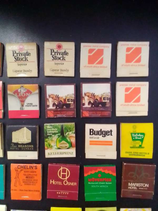 MATCHES : COLLECTION OF VINTAGE FOLDING BOOKLET PACKS
