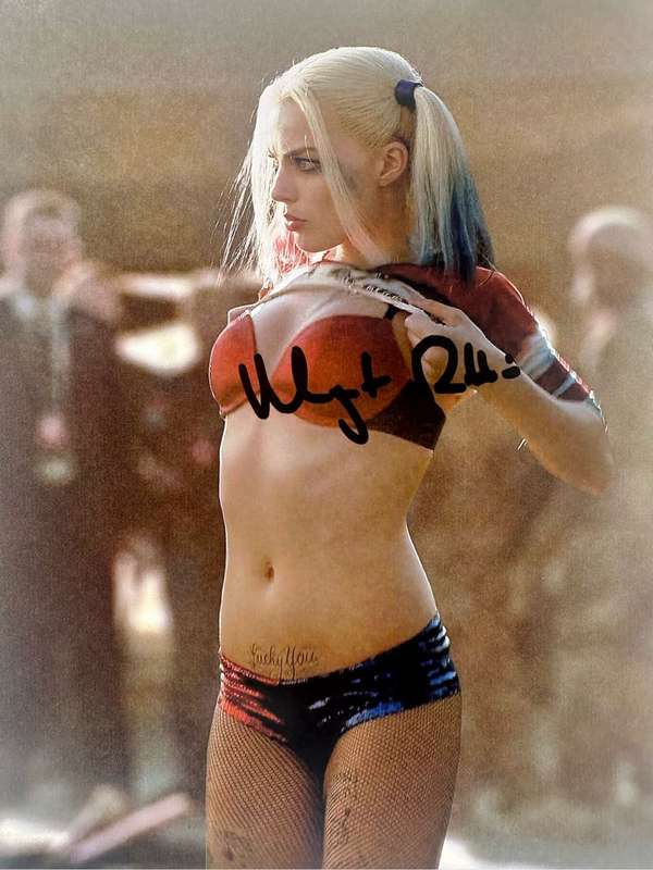 MARGOT ROBBIE -  AUTHENTIC AUTOGRAPH - 100% ORIGINAL