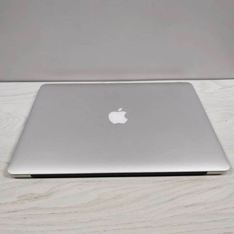 Apple macbook pro 15 inch Retina Display 2014 Model Quad Core i7 16GB Ram 1TB SSD