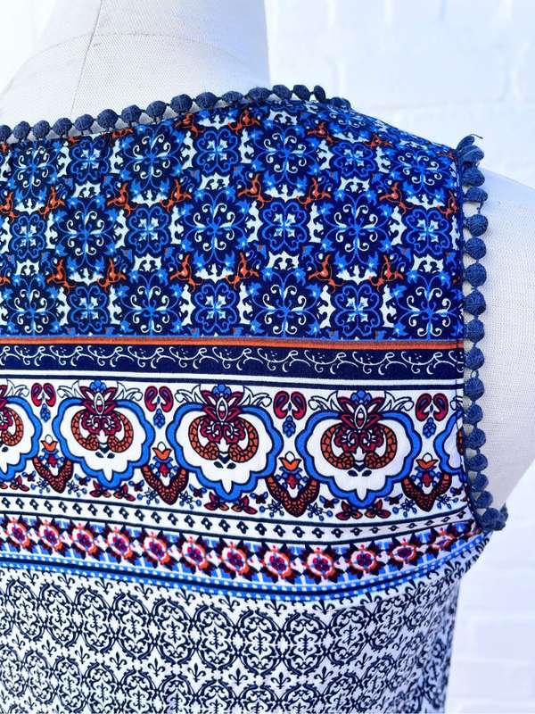 Cute cool blue-and-white dress with pockets - size 10