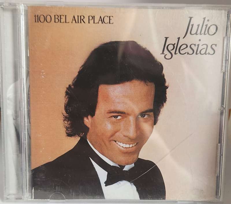 Julio Iglesias   (565)