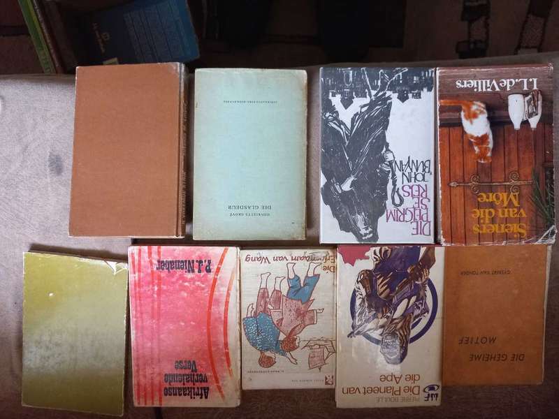 Bulk seconhand book auction
