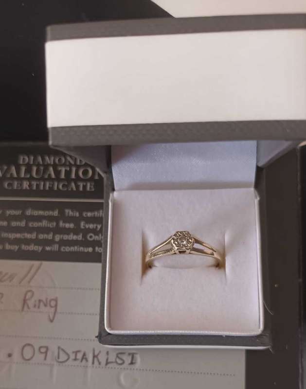 9ct White Gold Ring with .09ct Diamond. Valued at R7499. Certificate included.