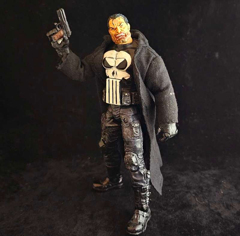 ToyBiz Marvel Legends Punisher vs Jigsaw
