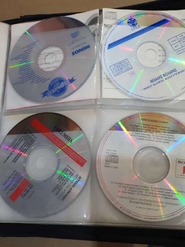 80+ Greek cd`s in Pouch