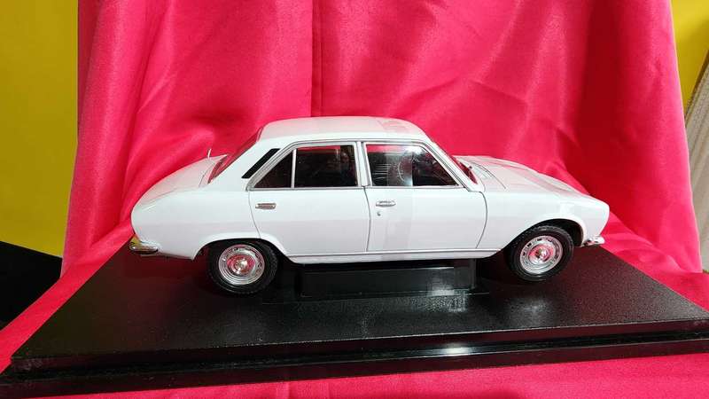 Peugeot 504 (Welly 1:18)