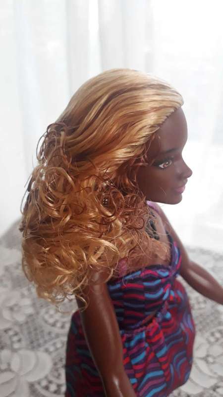 BARBIE FASHIONITAS 2015 CURVY DOLL - MINT/NEW CONDITION JUST NOT HER ORIGINAL BOX!