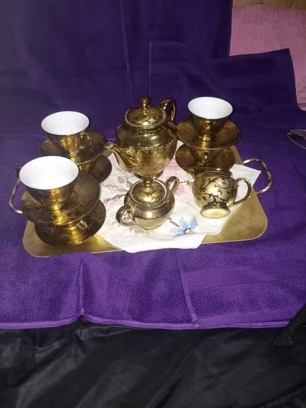 Porcelain Teaset with pattern.