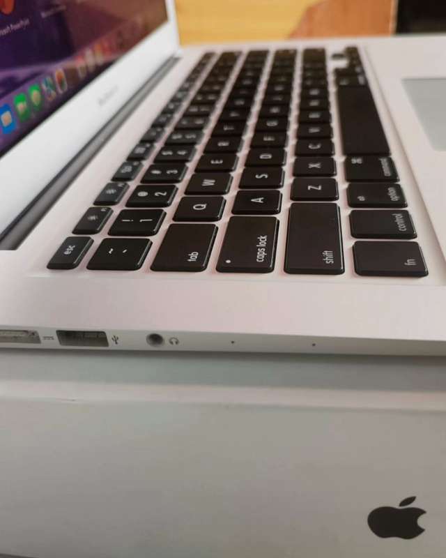 Special Offer  MacBook Air (13-inch, Early 2017) Core I5 8GB RAM, 256GB SSD Storage