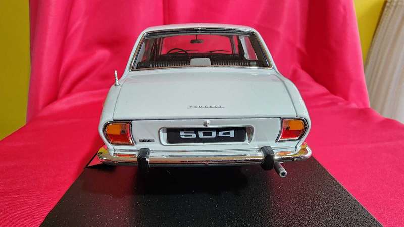 Peugeot 504 (Welly 1:18)
