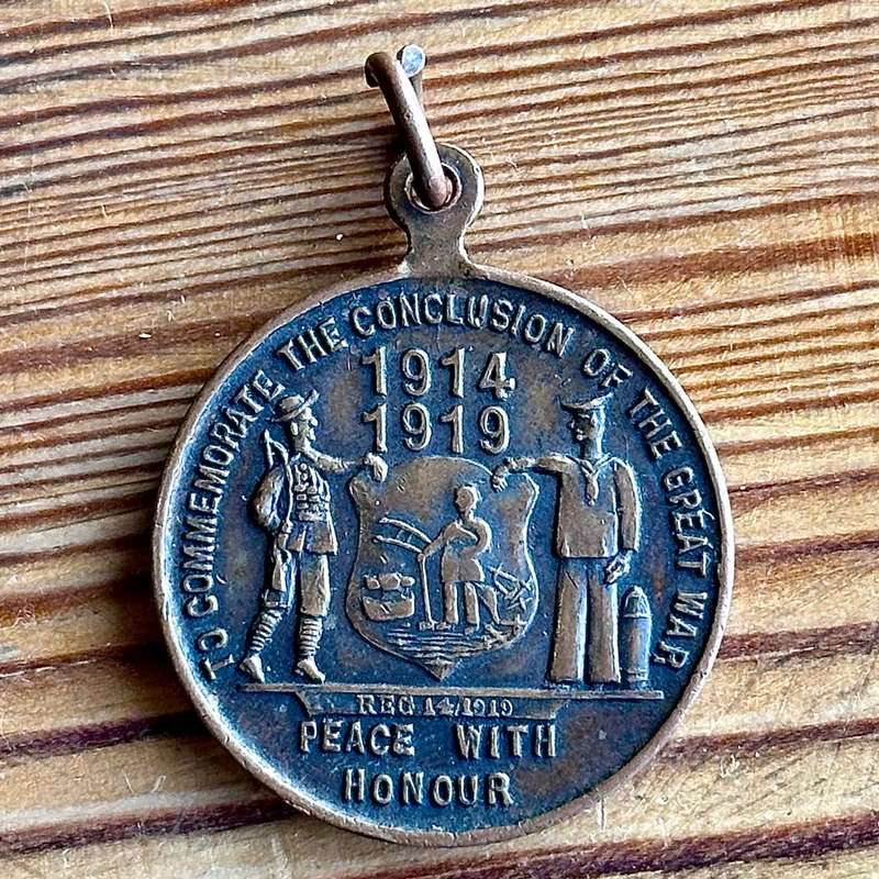To commemorate the conclusion of the Great War - 1914 to 1919 - Peace with honour medal (JHB)
