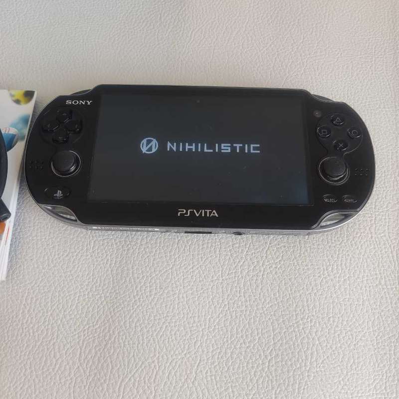 Sony Ps Vita Oled PCH 1003 Black Ops wi fi bundle