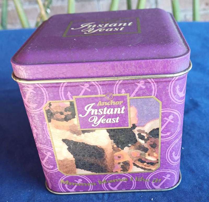 Anchor instant yeast tin