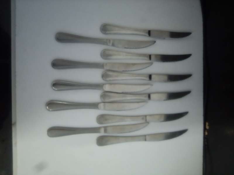 CUTLERY : KNIVES.  GOOD QUALITY { TOTAL OF 11 }